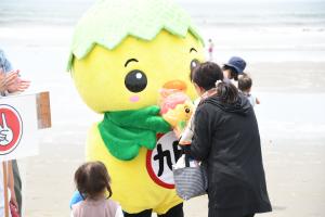あさピーじゃんけん　景品贈呈