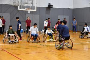 車いすバスケットボール体験会の様子