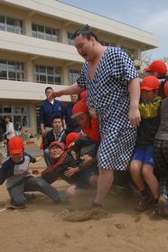 横綱パワーで元気に　白鵬関ら大相撲幕内力士が旭市を慰問の画像