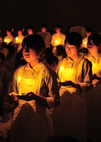 「愛の灯」に看護の心誓うの画像