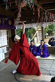 農産物の豊作を祈って　熊野神社の神楽の画像