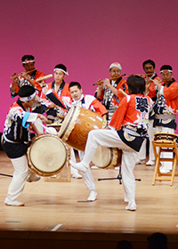 踊る太鼓の画像