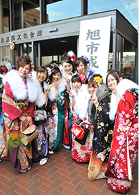 あふれる笑顔二十歳の瞬間の画像