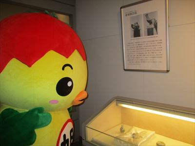 帝室技芸員の解説を読むあさピー