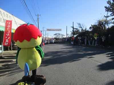 選手のスタートを待つあさピー