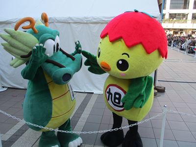 栄町のイメージキャラクター「龍夢」とあさピー