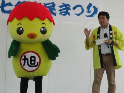 クイズに正解してくれた人がいて喜ぶあさピー