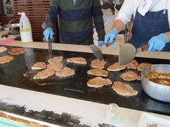 トンテキが焼かれる様子