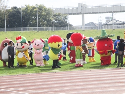 開会式に参加するあさピー