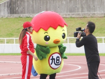 競技後にインタビューを受けるあさピー