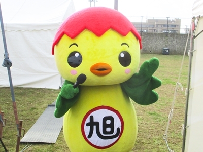 マイクを持つあさピー
