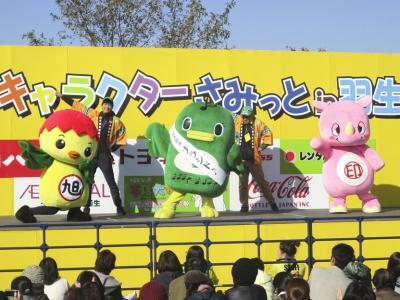 ステージで踊るあさピー