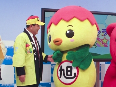 旭市長と握手するあさピー