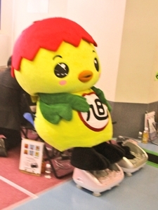 マッサージ器に座るあさピー