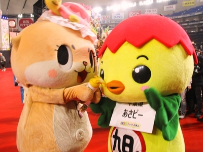秋葉原観光推進協会公認キャラクターの「ちぃたん☆」とあさピー