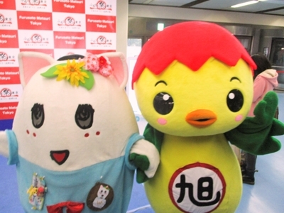 千葉県船橋市の非公認キャラクター「ふなっしー」とあさピー