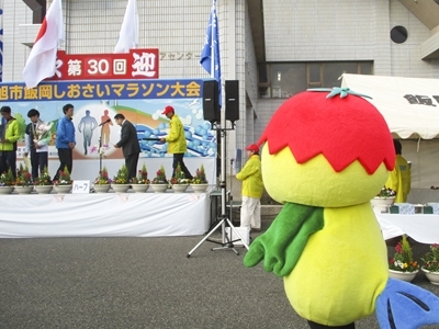 ステージを眺めるあさピー