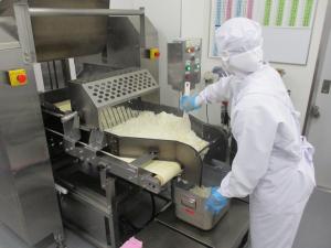 炊飯から配食する様子