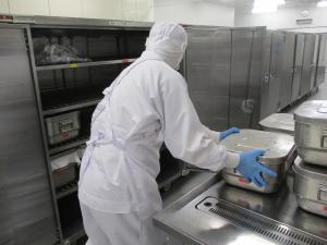 コンテナに格納する様子