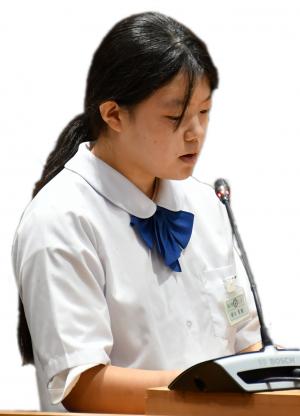 鈴木茉桜議員