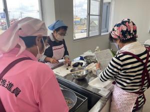 ヘルシーレシピ試作の様子
