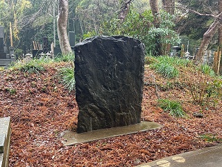 願勝寺の板石塔婆　